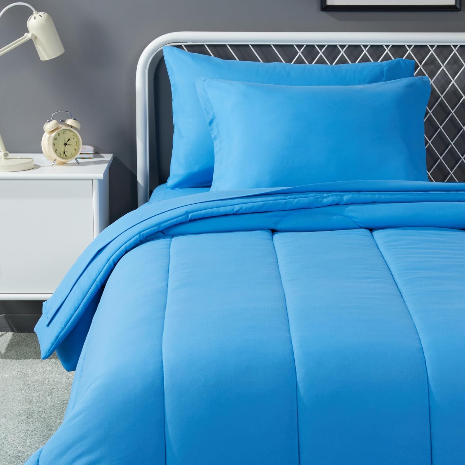 Amazon Basics 5-Piece Microfiber Kid’s Bed-in-a-Bag Bedding Set, Twin, Blue, Solid